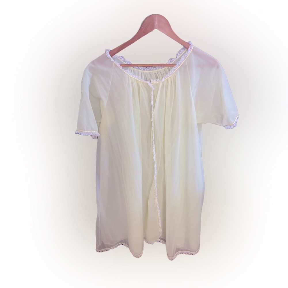 Vintage silk chiffon vogue robe coverup sheer pale yellow with lace. Excellent c